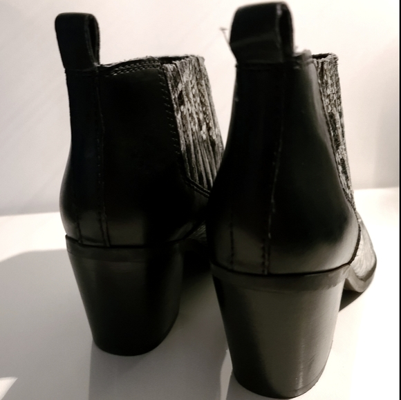 🌴NEW Women's Marc Fisher Snakeskin Ankle Boots - Picture 5 of 8